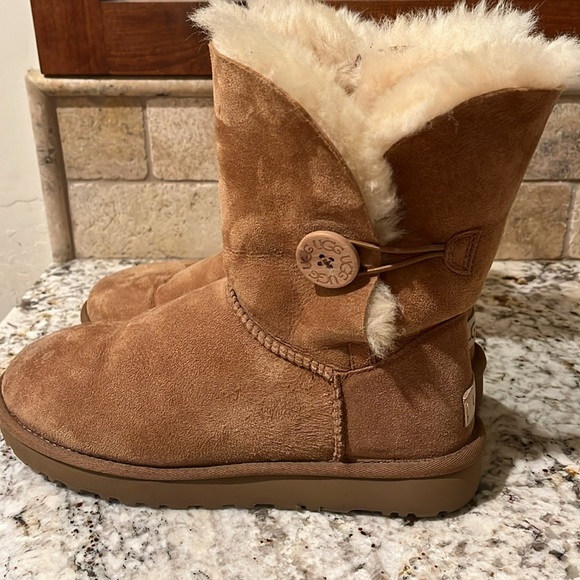 Ugg Bailey Button boots size 9 - Picture 4 of 8